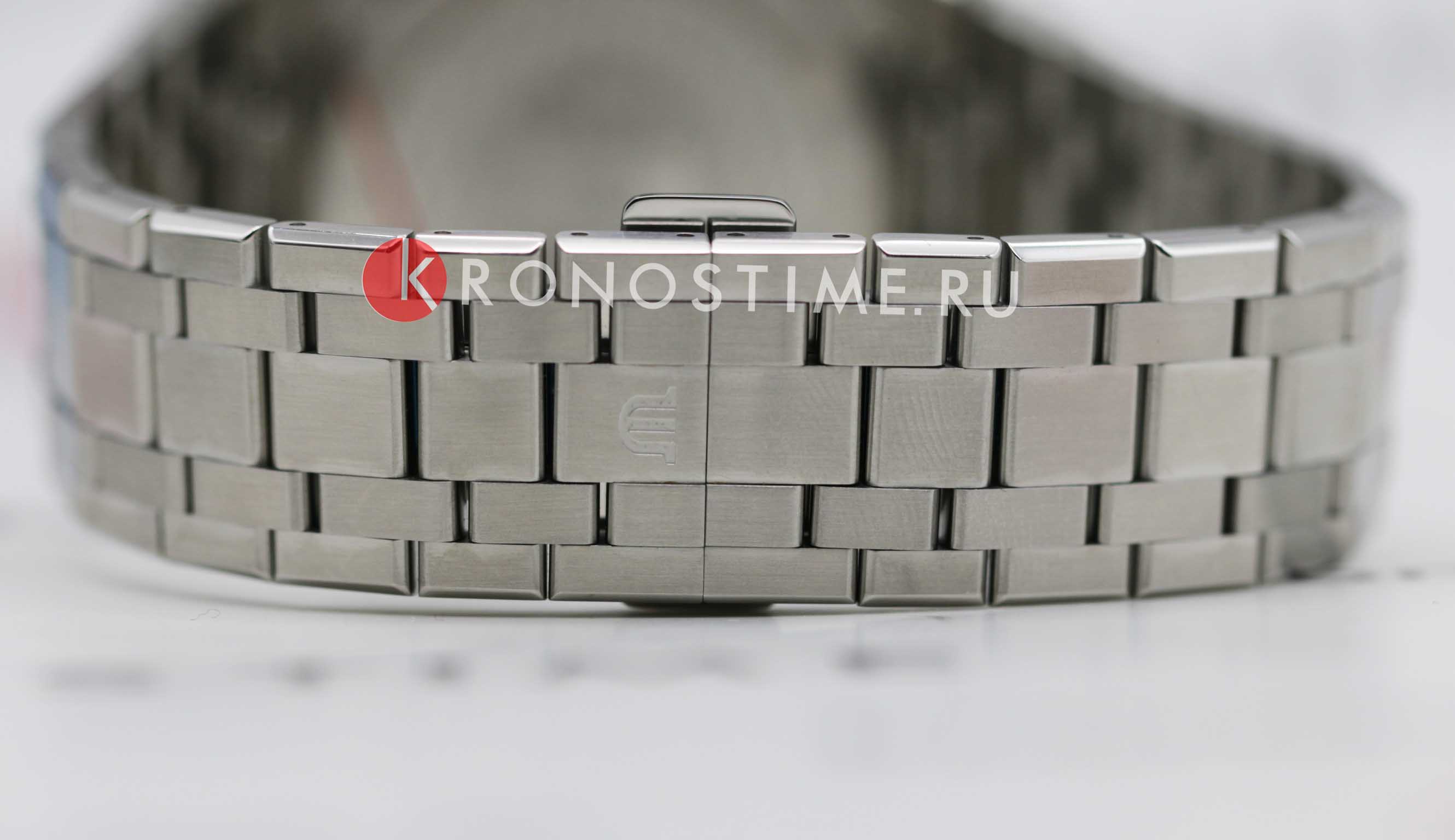 Maurice Lacroix AI6058-SS002-330-1 мужские часы застежка крупным планом